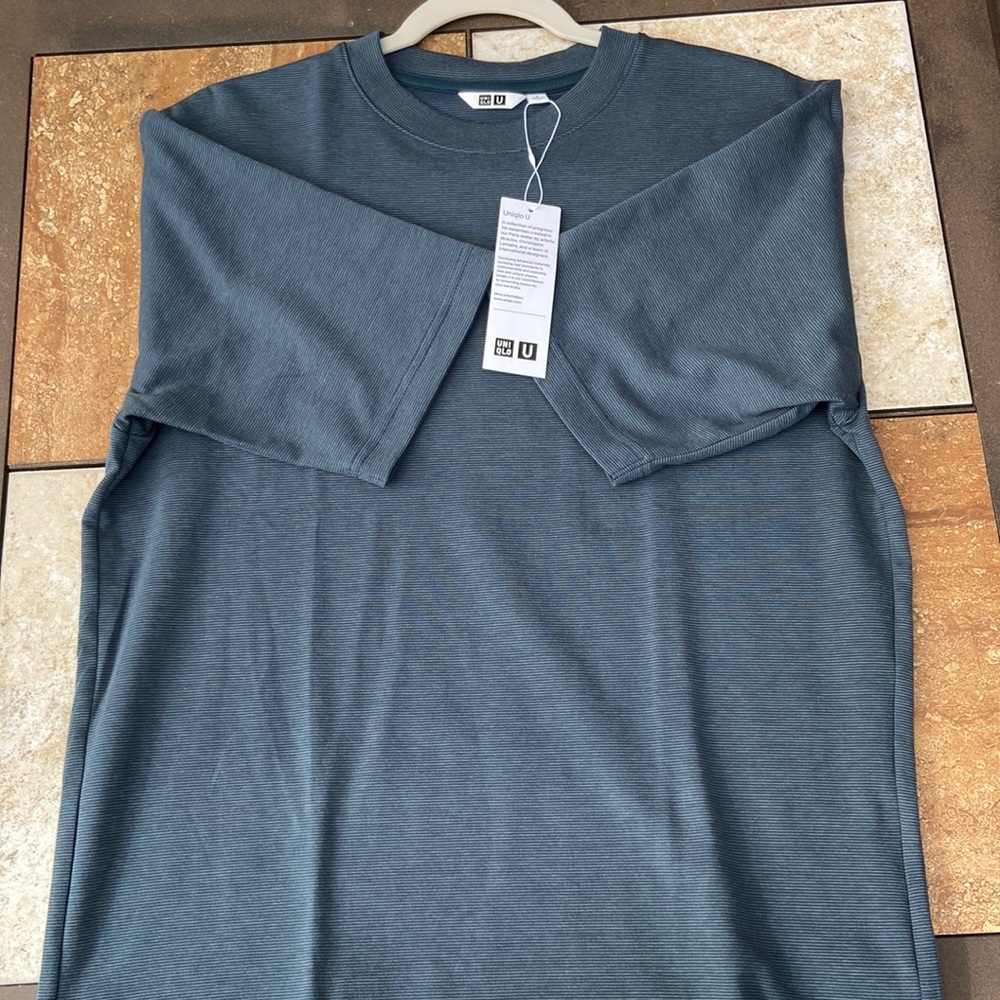 UNIQLO BLUE GREEN AESTHETIC OVERSIZED TEE